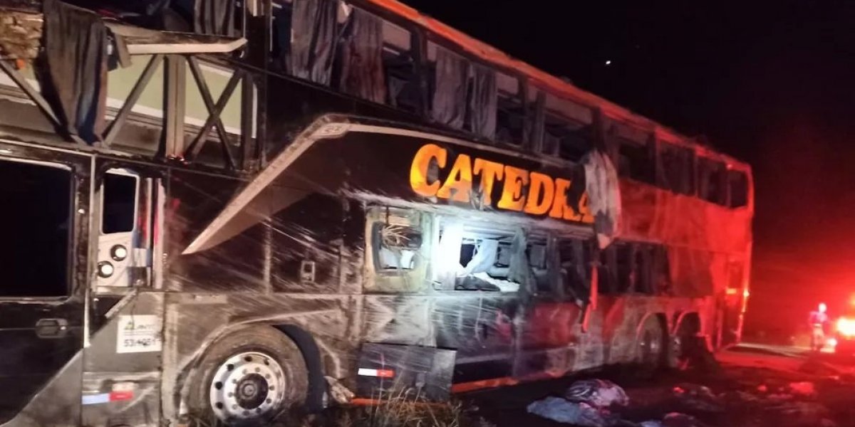 Acidente do ônibus de viagem deixa 4 mortos e mais de 20 feridos na Bahia