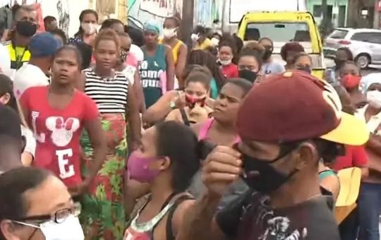 Beneficiários do Auxílio Brasil enfrentam fila no recadastramento em Salvador