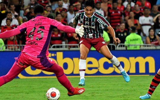 Carioca: Cano marca dois e Fluminense supera Flamengo no Maracanã