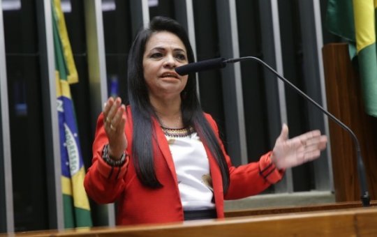 Moema Gramacho tem celular furtado em evento do PT no Wet'n Wild