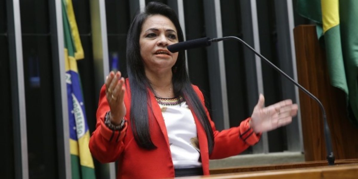 Moema Gramacho tem celular furtado em evento do PT no Wet'n Wild