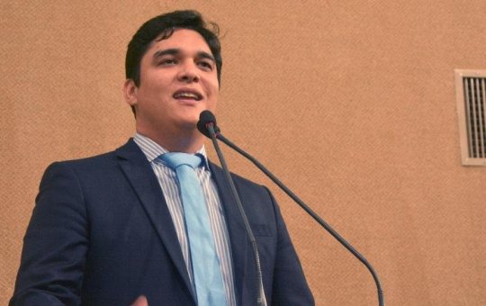 Vitor Bonfim diz que ainda não escolheu novo partido