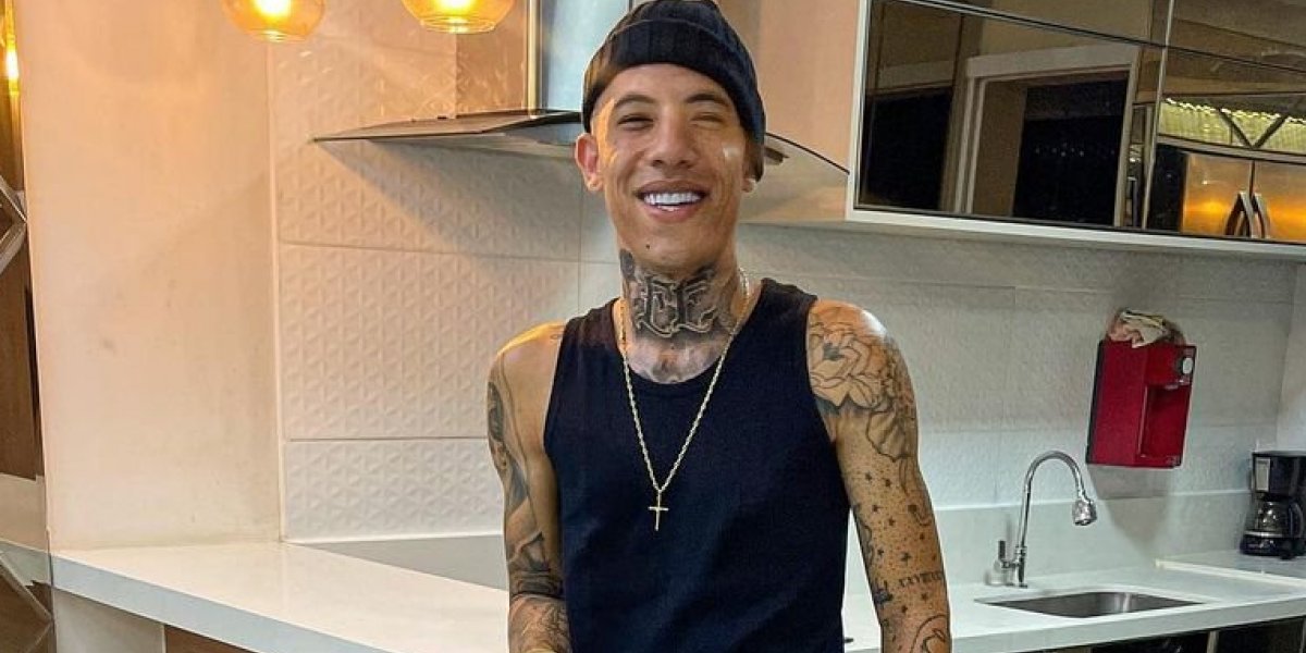 Internado com tumor, humorista Franklin Reis aparece em foto no centro cirúrgico