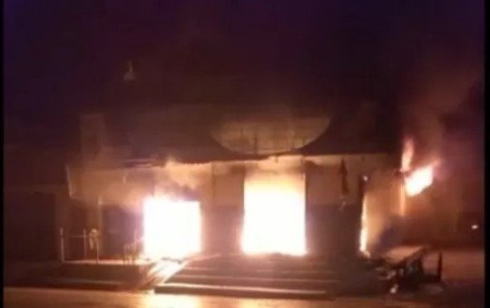 Vídeo: Incêndio atinge supermercado em Santa Rita de Cássia