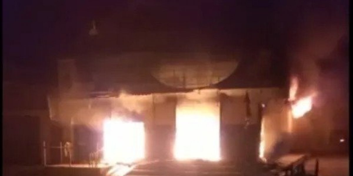 Vídeo: Incêndio atinge supermercado em Santa Rita de Cássia