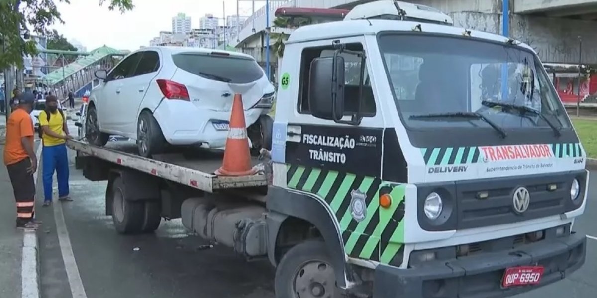 Motorista bêbado bate carro na Av. Bonocô, em Salvador