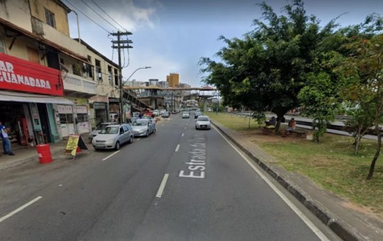 Mulher morta é encontrada enrolada em lençol na Estrada da Rainha, em Salvador