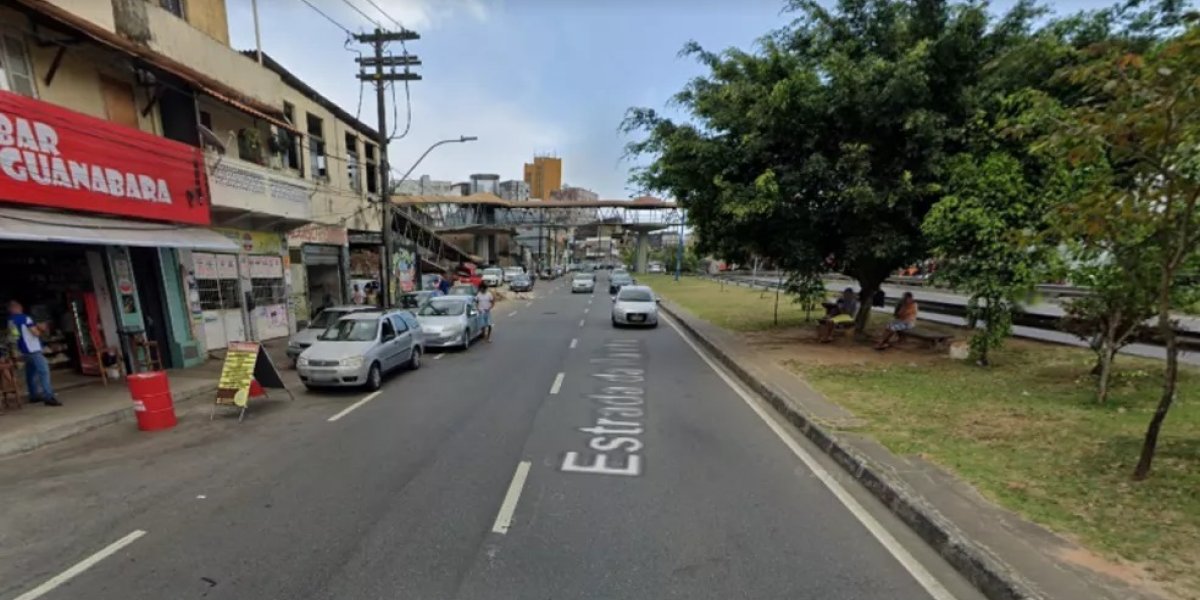 Mulher morta é encontrada enrolada em lençol na Estrada da Rainha, em Salvador