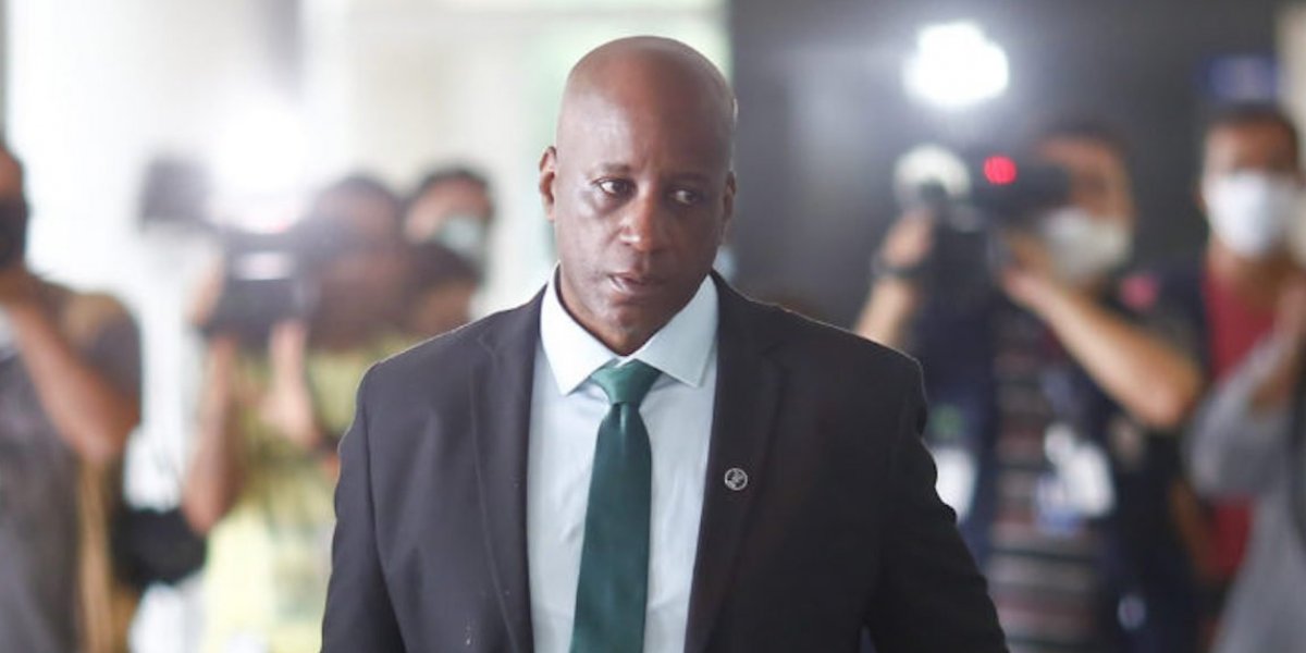 "Chora, negrada vitimista", diz Sérgio Camargo após deixar Palmares