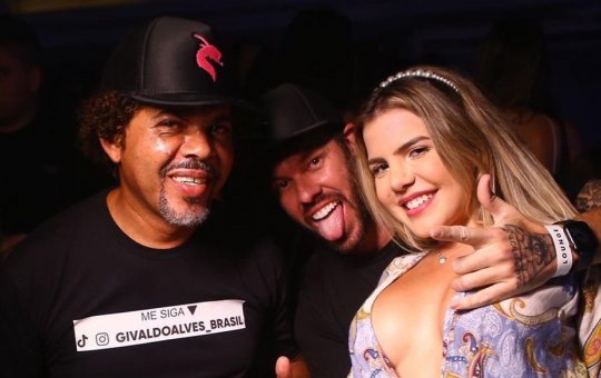 Mendigo famoso é flagrado beijando influencer Grazi Mourão