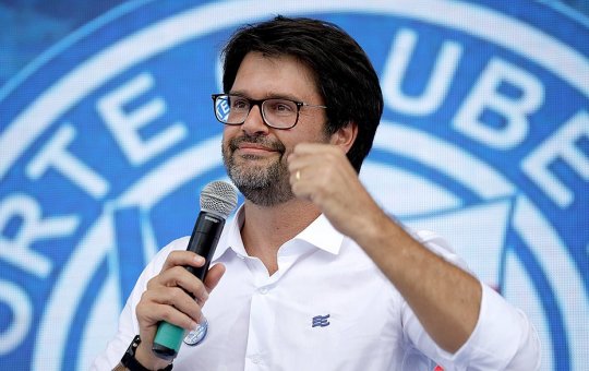 Bellintani viaja para Manchester por SAF no Bahia, diz comentarista