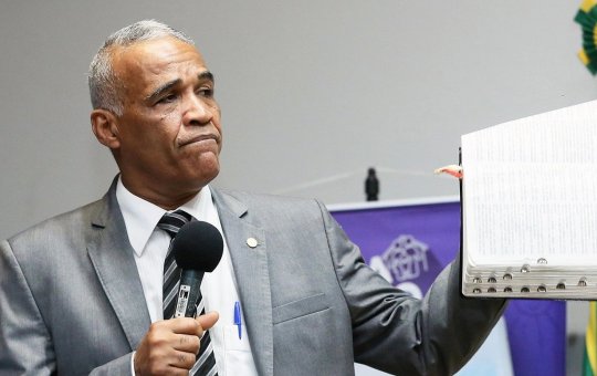 "A igreja não é essa meia dúzia de crápulas", diz Isidório sobre denúncia no MEC