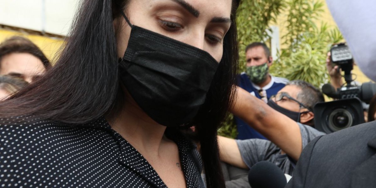 Mãe do menino Henry Borel coloca tornozeleira eletrônica