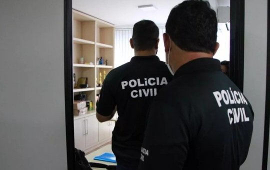 Suspeita de manter relacionamento com menina de 12 anos é presa em Santana