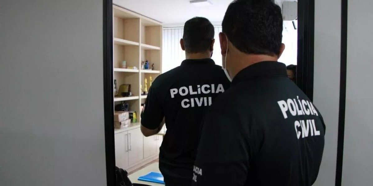 Suspeita de manter relacionamento com menina de 12 anos é presa em Santana