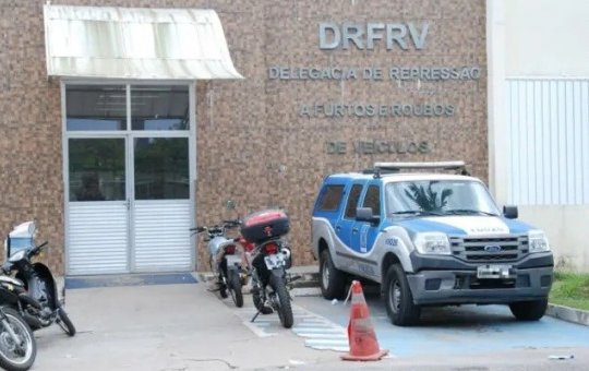 Homem é preso três vezes por roubo de carros em um intervalo de menos de um mês