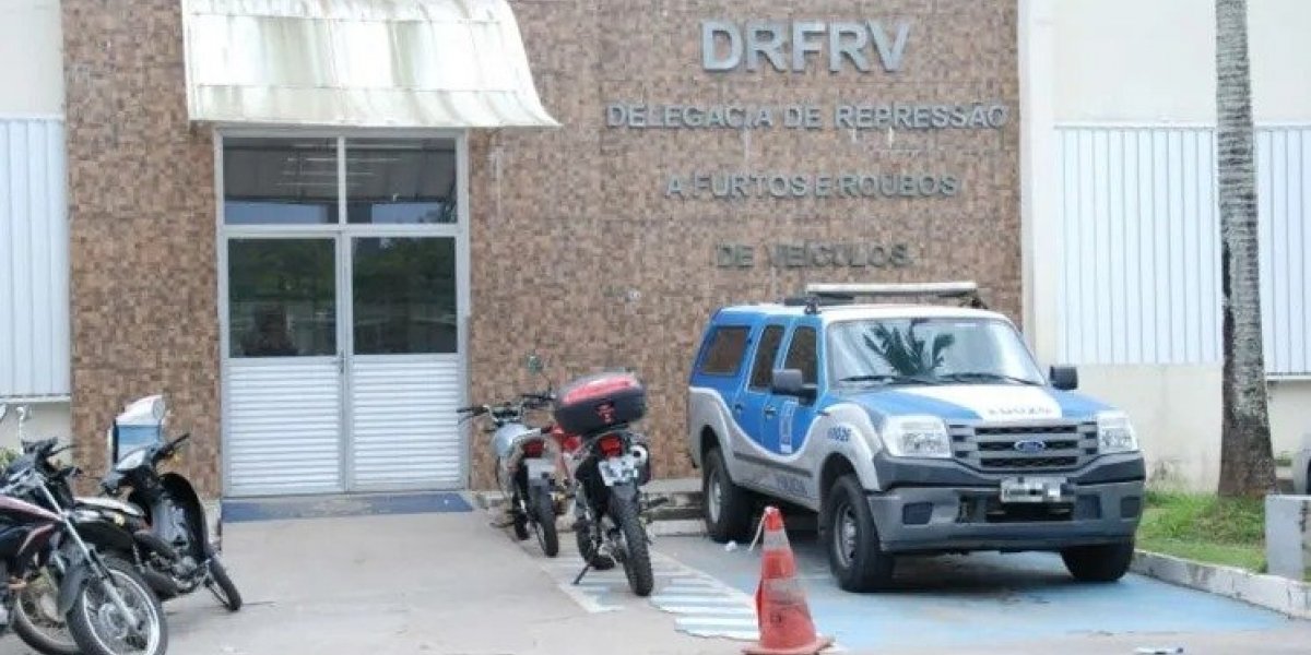 Homem é preso três vezes por roubo de carros em um intervalo de menos de um mês