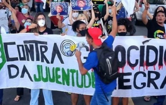 Dia é marcado por protesto contra Bolsonaro em Salvador