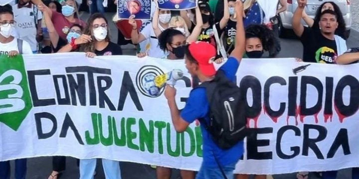 Dia é marcado por protesto contra Bolsonaro em Salvador