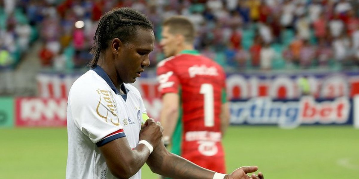 Bahia confirma lesão de Rodallega e jogador fica de fora do duelo com o Náutico
