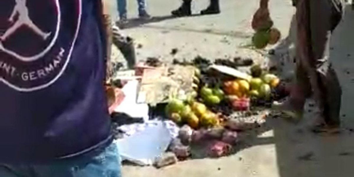 Vídeo: Revoltada, feirante joga mercadorias de caminhão em SAJ