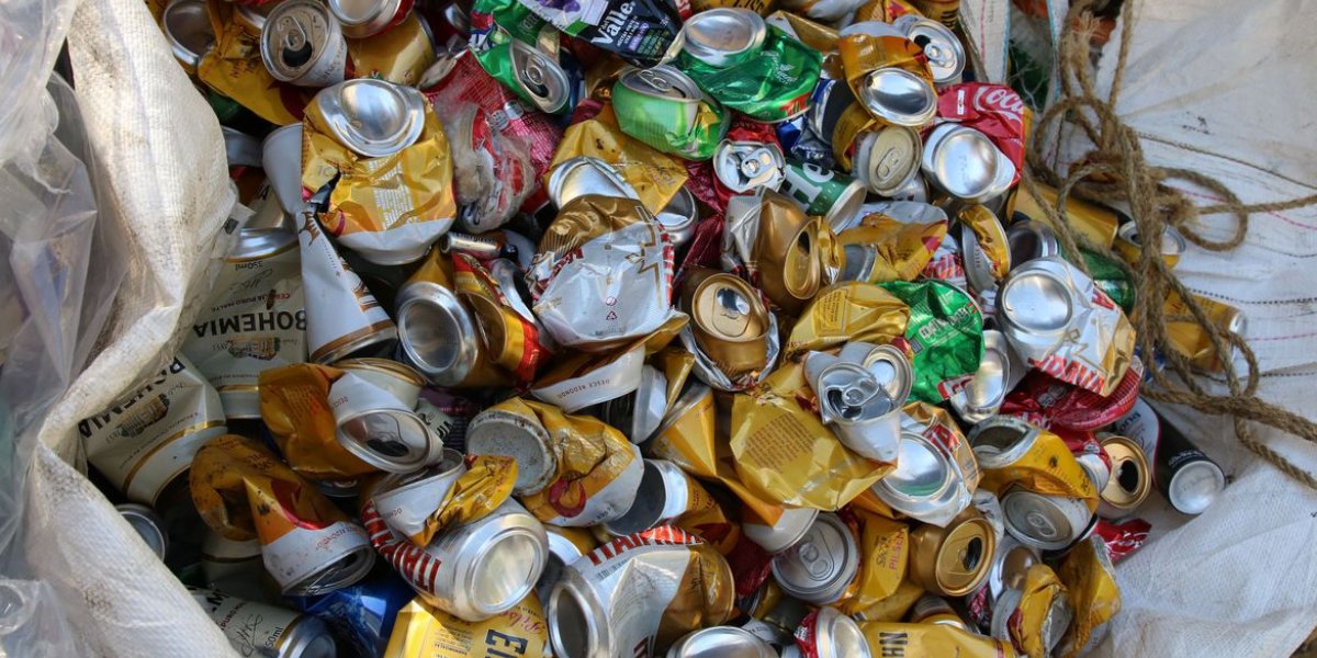Brasil registra reciclagem de 98,7% de latas de alumínio em 2021