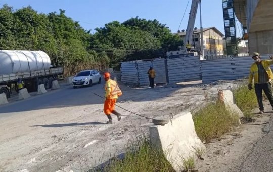 Motociclista é atingido por barra de ferro que despencou de obra do metrô na BA