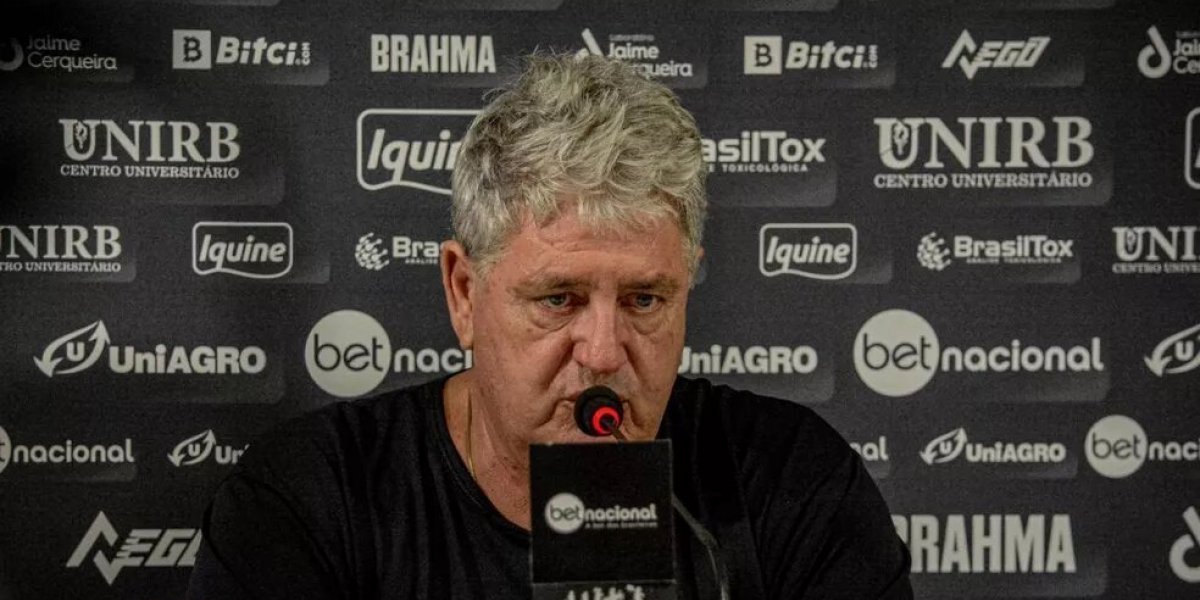 Geninho defende esquema com três zagueiros e diz que equipe precisa melhorar