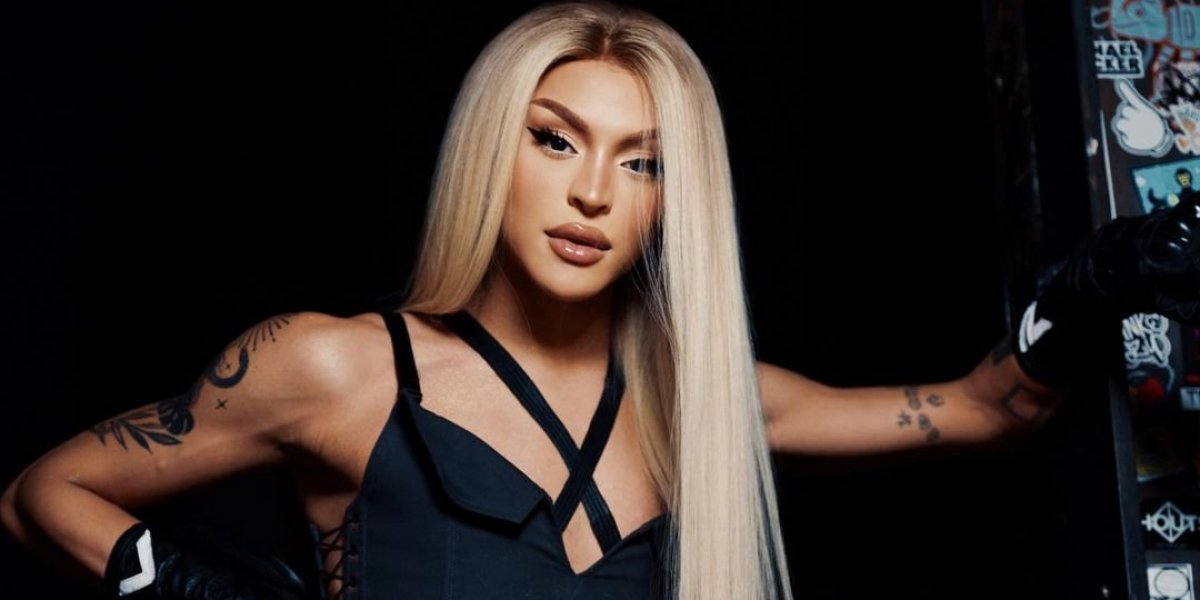 Primeira drag queen no Coachella, Pabllo Vittar se emociona em palco