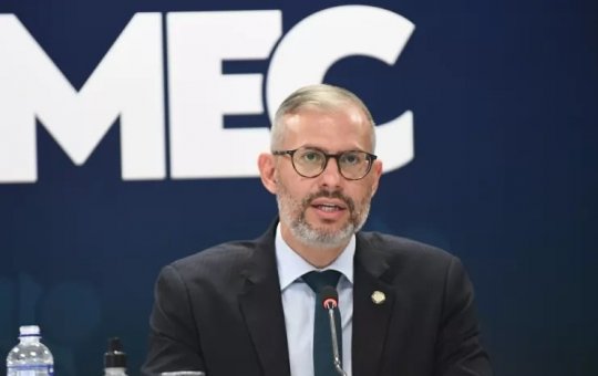 Victor Godoy é efetivado como ministro da Educação