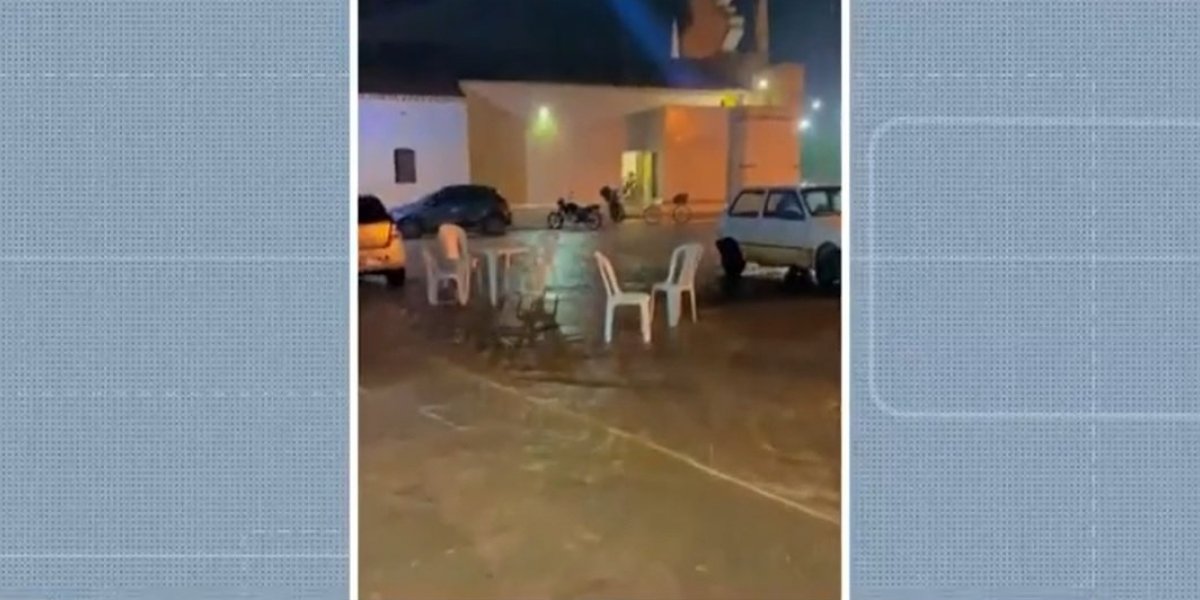 Chuva alaga ruas, água invade casas e transborda rio em cidades baianas