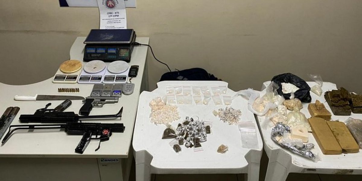 Polícia Militar apreende drogas e submetralhadoras no bairro de Massaranduba