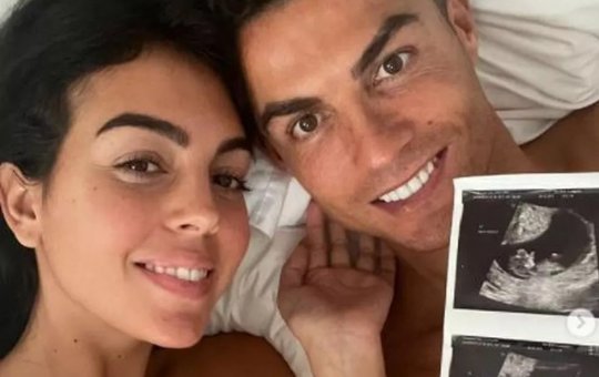Cristiano Ronaldo anuncia perda de um de seus gêmeos durante o parto