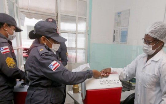 ‘Bombeiro Amigo do Peito’ incentiva a doação de leite materno na Bahia