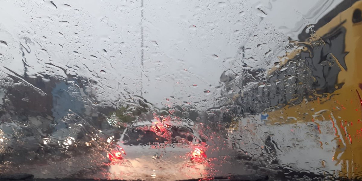 Salvador volta amanhecer debaixo de chuva nesta terça-feira (19)