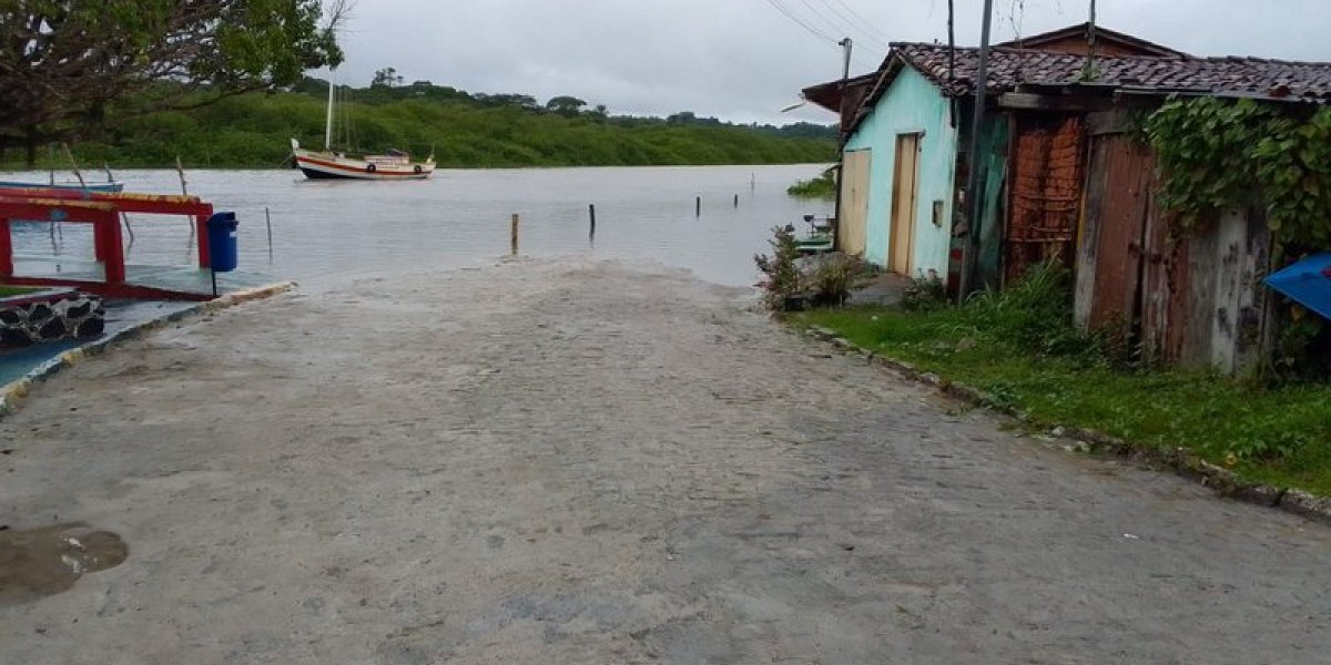 Chuva causa transtornos em diversas cidades da Bahia; população pede socorro