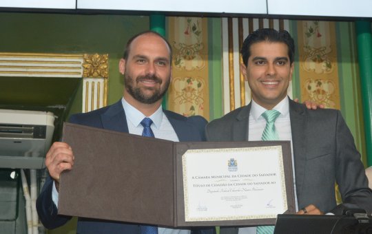Eduardo Bolsonaro recebe título de cidadão soteropolitano