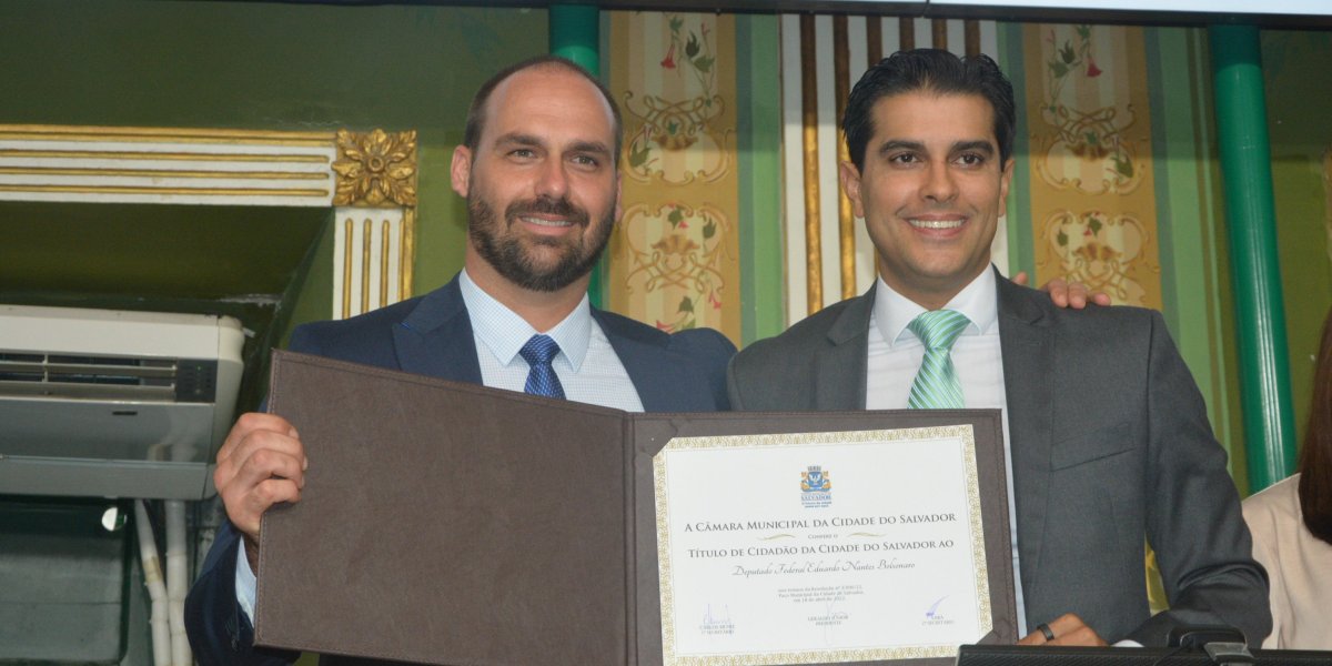 Eduardo Bolsonaro recebe título de cidadão soteropolitano