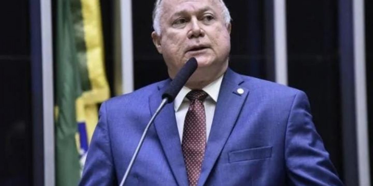 Paulo Azi aciona Polícia Legislativa após ter sua imagem usada por golpistas