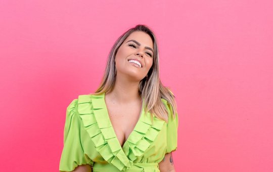 Chuva causa estragos na casa de Tassia Brasil, que desabafa: “Tá difícil”