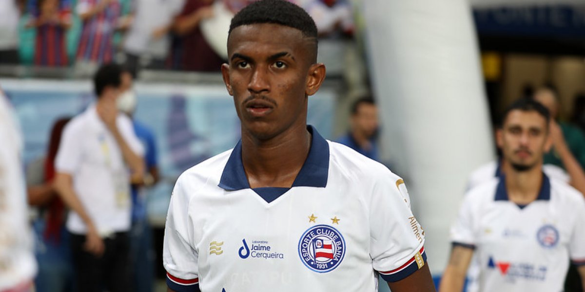 Lateral-direito do Bahia deve passar por exame de imagem após dores no joelho