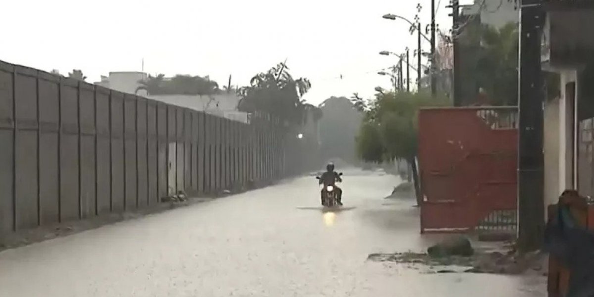 Fortes chuvas provocam alagamentos e transtornos em cidades do interior da Bahia