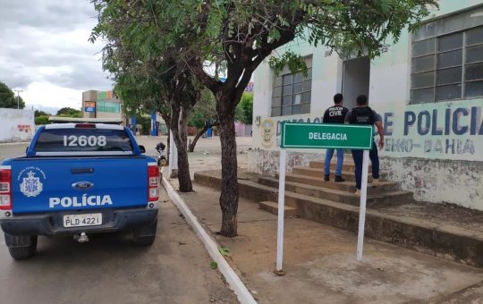 Pai suspeito de estuprar as duas filhas é preso no oeste da Bahia