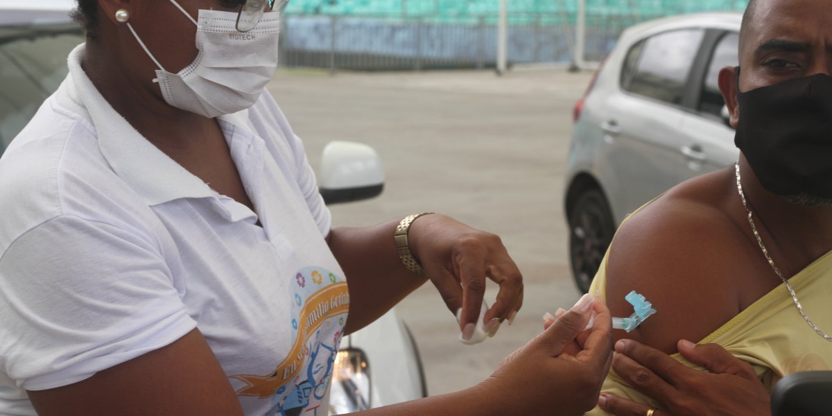 Mutirão de vacinação contra a Covid-19 ocorrerá durante o feriado de Tiradentes