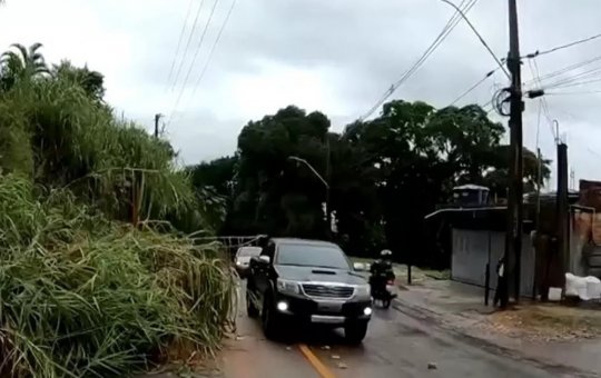 Estrada Velha de Periperi é interditada em decorrência das chuvas 