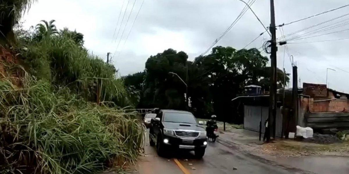 Estrada Velha de Periperi é interditada em decorrência das chuvas