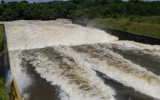 Comportas da barragem Joanes 2 em Mata de São João são abertas após temporais