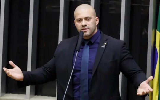 Oposição entra com ação para anular perdão dado por Bolsonaro a Daniel Silveira