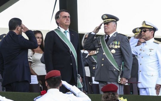Perdão concedido por Bolsonaro tem aval de militares insatisfeitos com STF