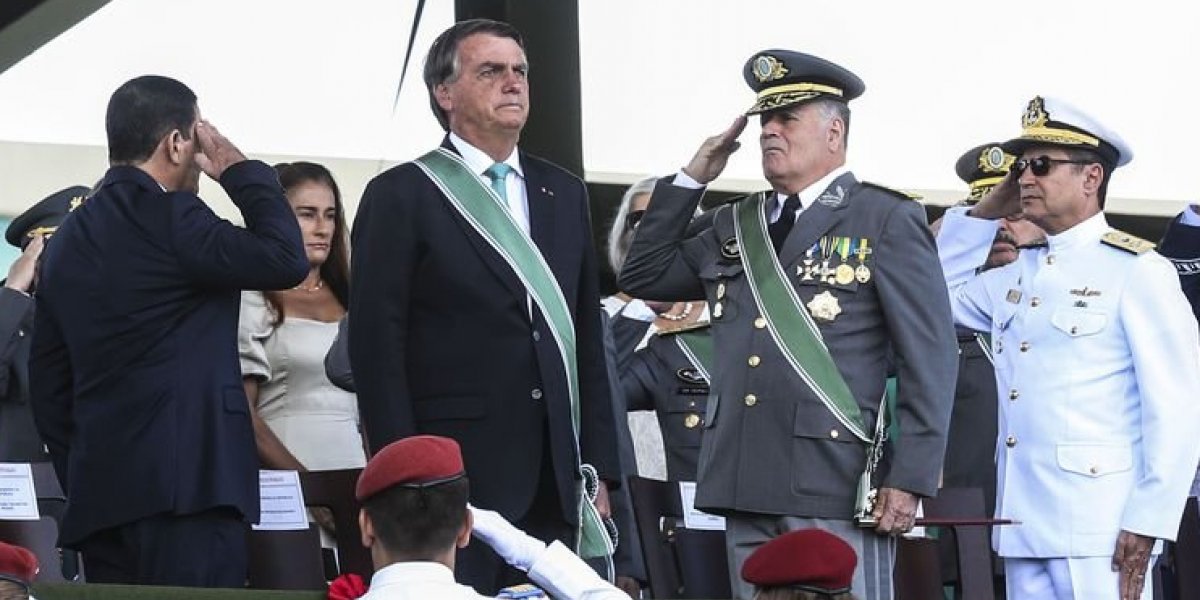 Perdão concedido por Bolsonaro tem aval de militares insatisfeitos com STF